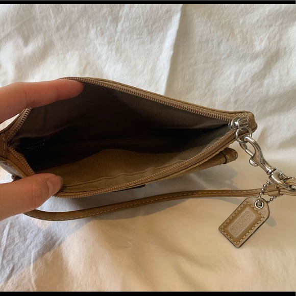 Coach wristlet with buckle - Picture 3 of 5